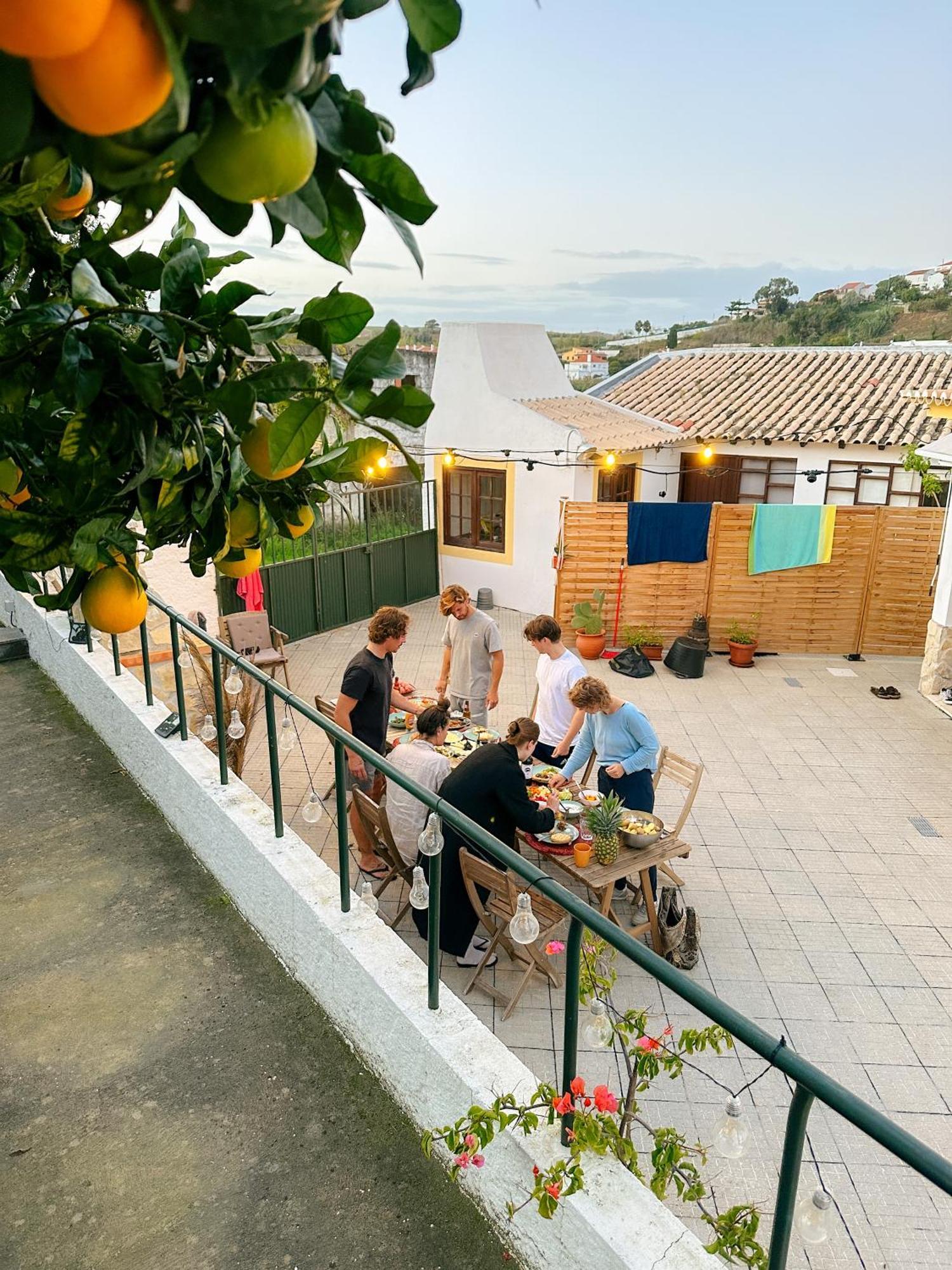 The Far End Surf House - Surf & Yoga Holidays Lourinhã Buitenkant foto